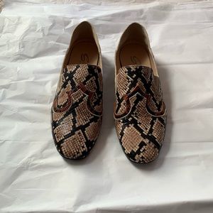 Sbicca Loafers/ Flats Snakeskin print size 8.5 Vintage Collection